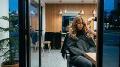 Cortes de pelo para rostro redondo: cómo ganar definición con capas, raya y volumen